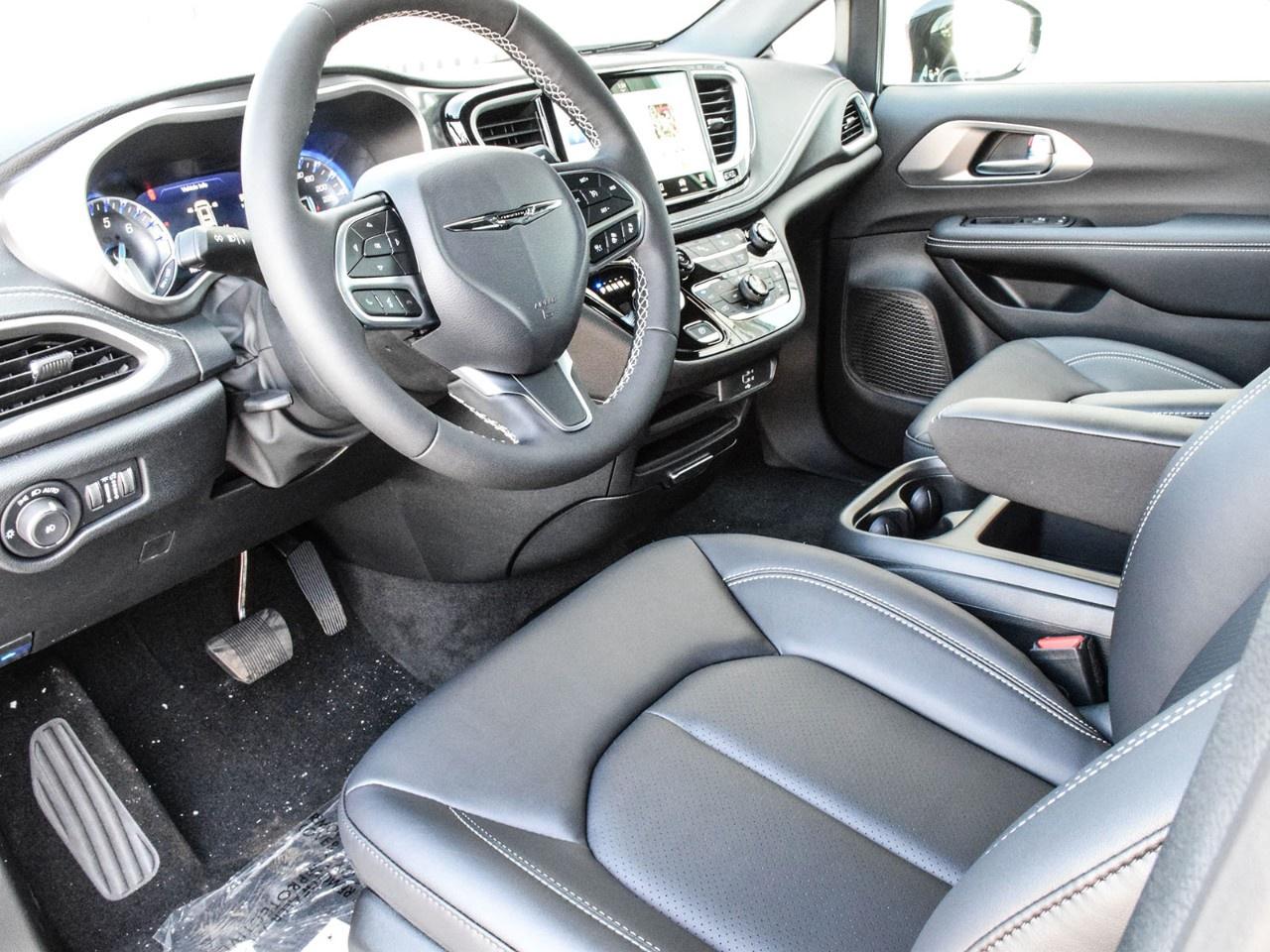 2026 Chrysler Pacifica Select FWD Photo