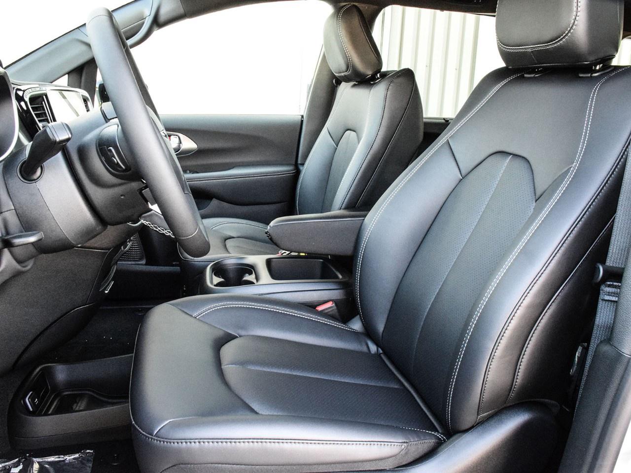 2026 Chrysler Pacifica Select FWD Photo