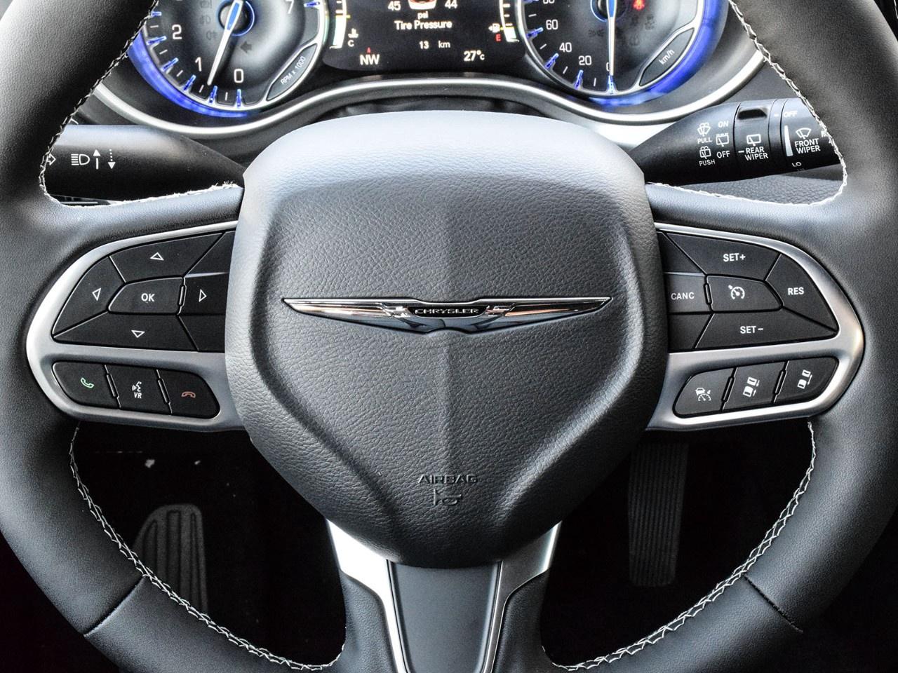 2026 Chrysler Pacifica Select FWD Photo