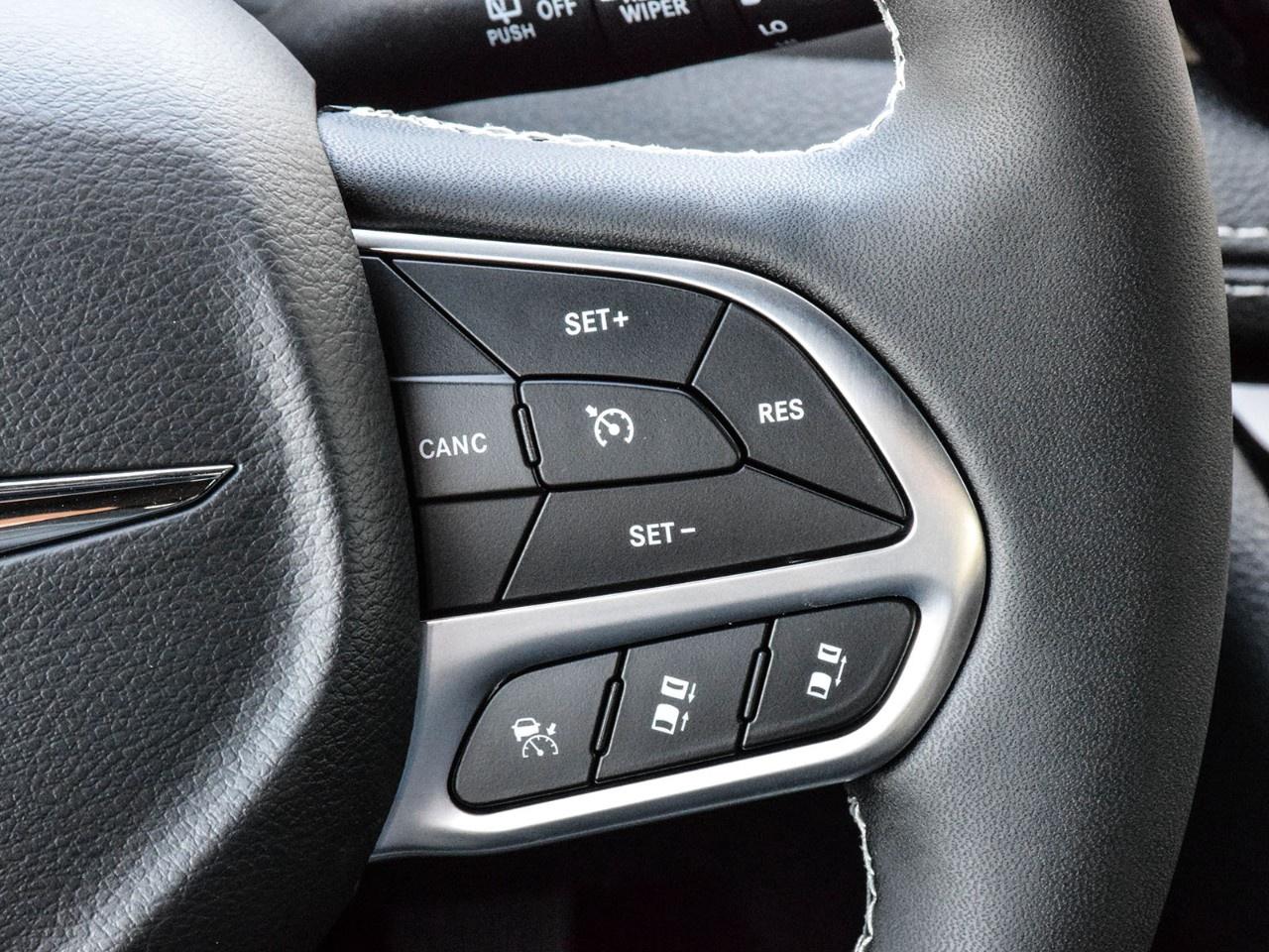 2026 Chrysler Pacifica Select FWD Photo