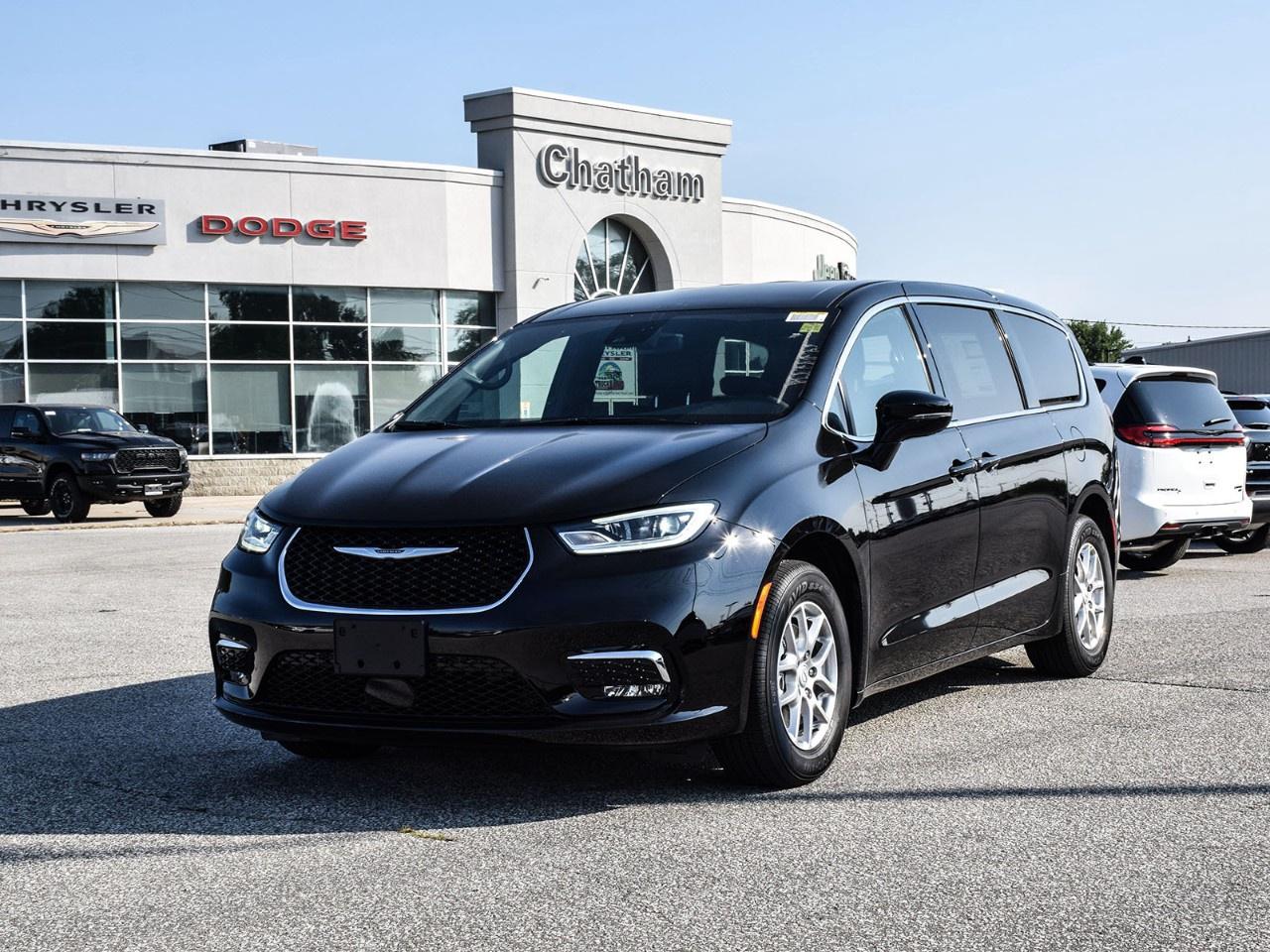 New 2026 Chrysler Pacifica Select FWD for sale in Chatham, ON