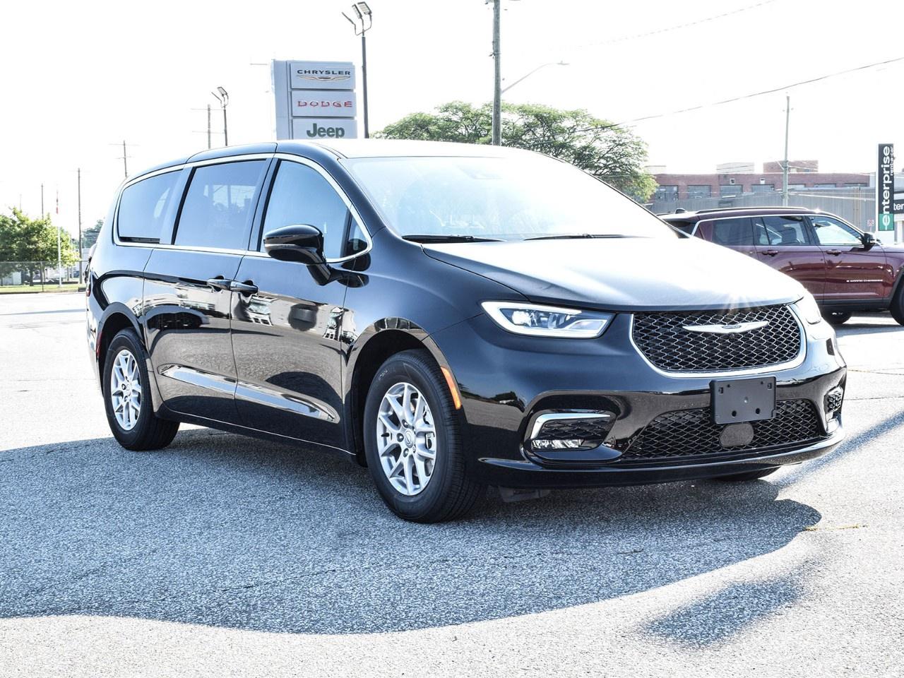 2026 Chrysler Pacifica Select FWD Photo4