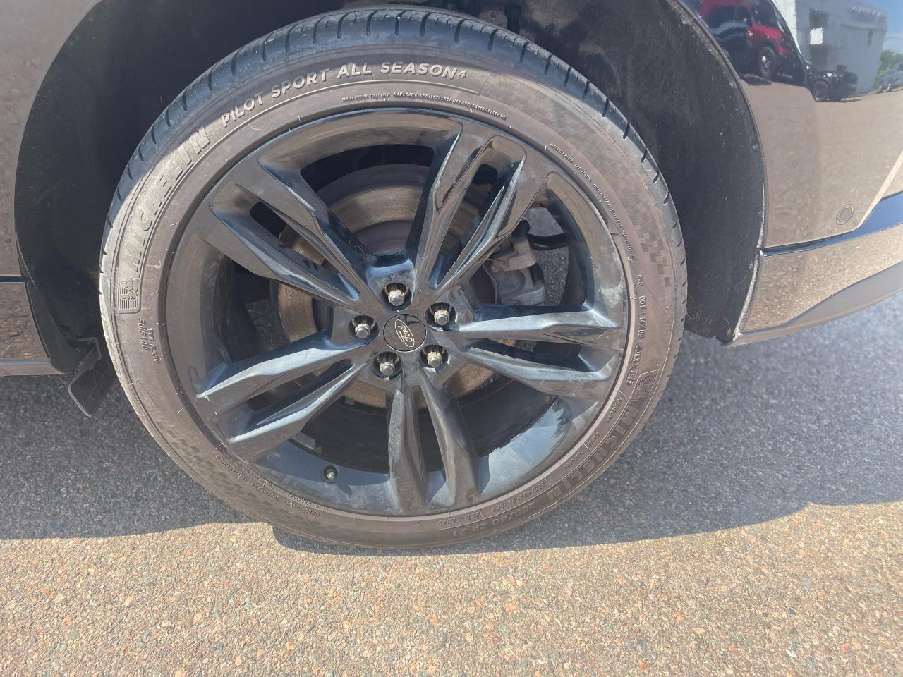 2020 Ford Edge ST Photo5