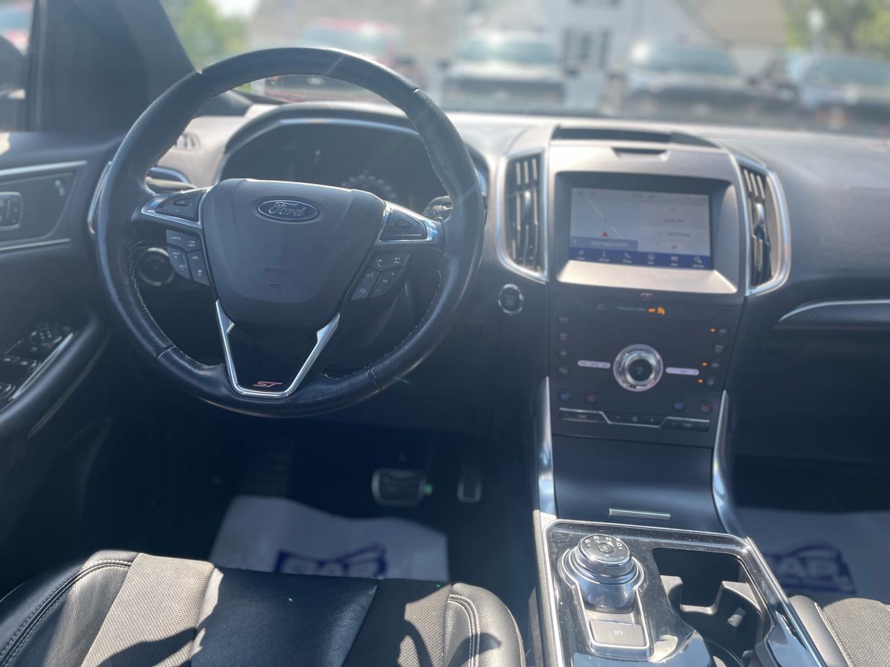 2020 Ford Edge ST Photo5