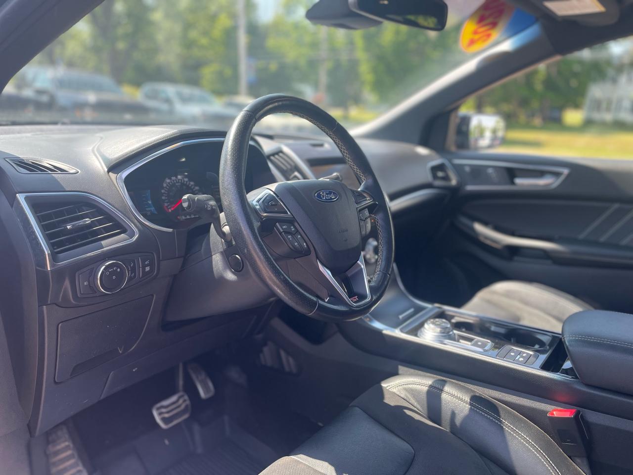 2020 Ford Edge ST Photo5