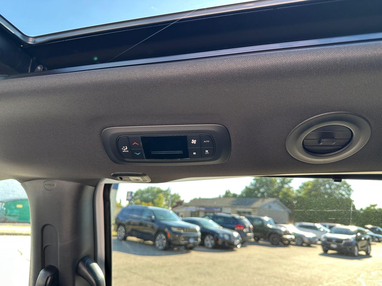 2026 Chrysler Pacifica Select Photo