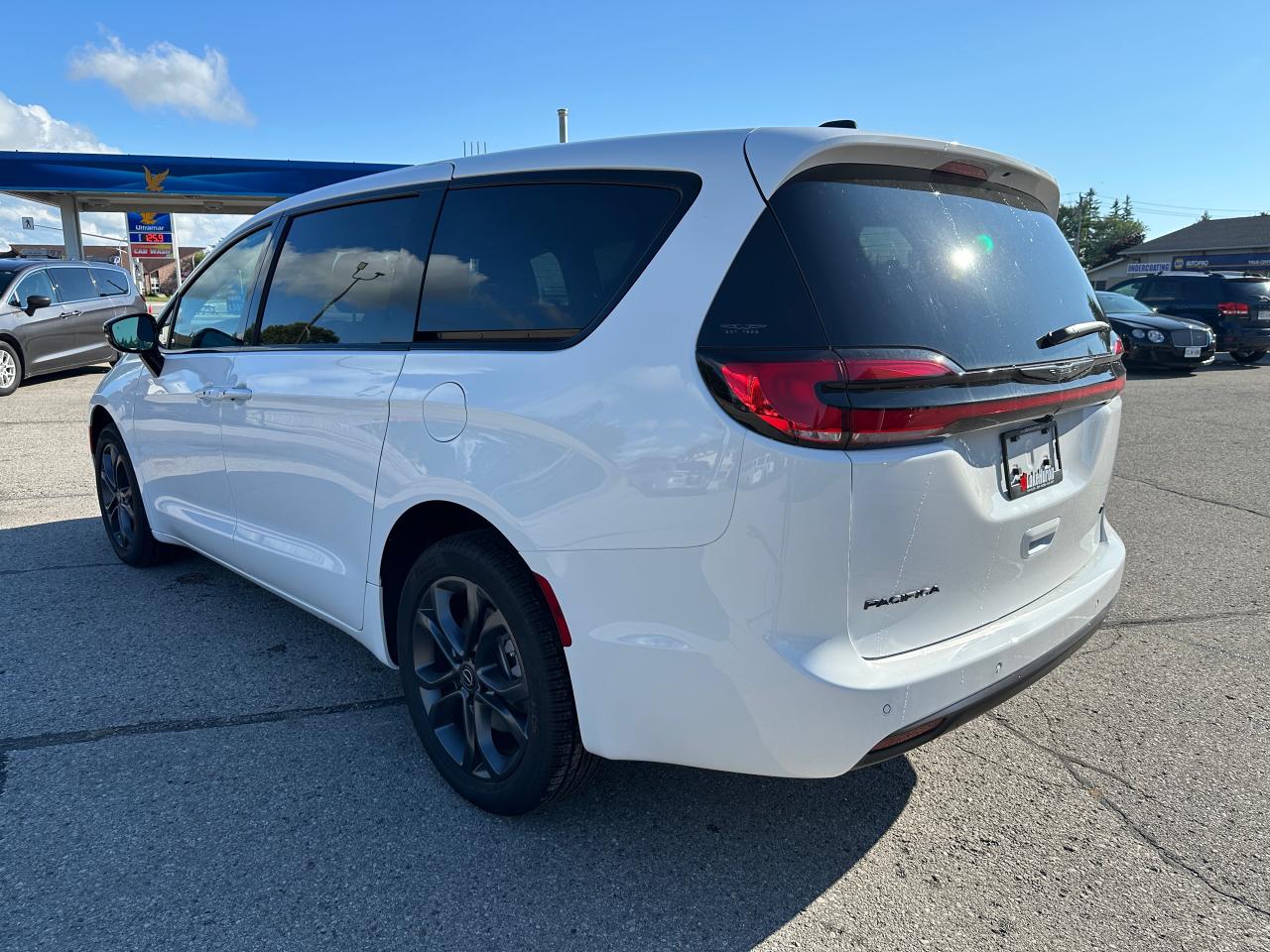 2026 Chrysler Pacifica Select Photo