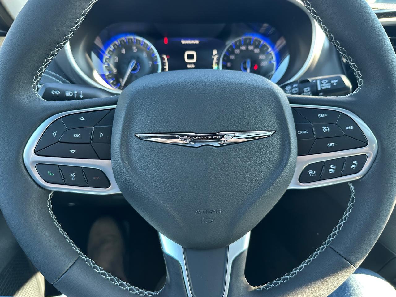 2026 Chrysler Pacifica Select Photo