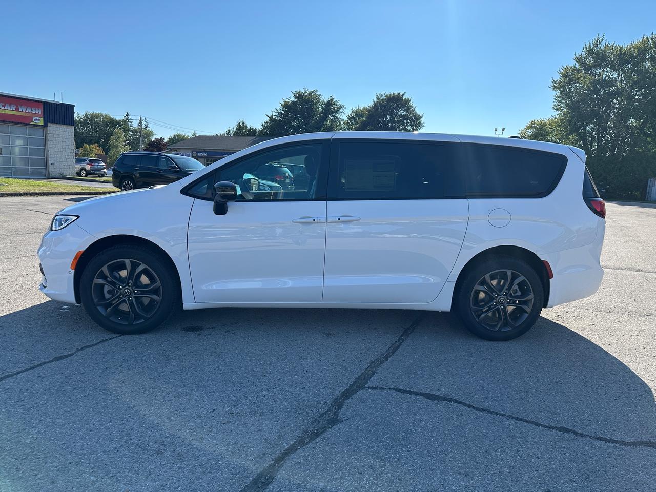 2026 Chrysler Pacifica Select Photo