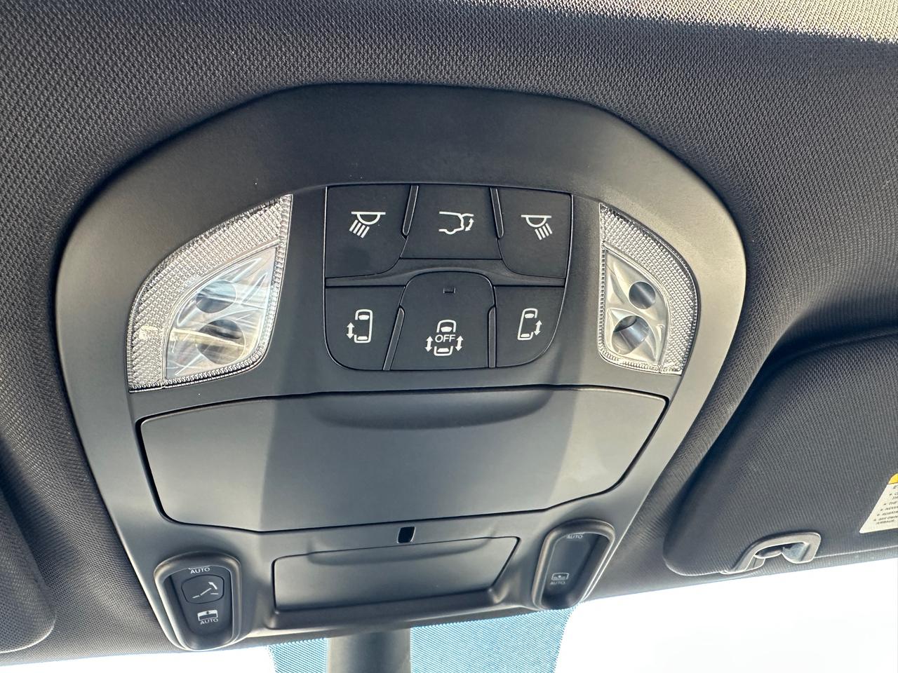 2026 Chrysler Pacifica Select Photo