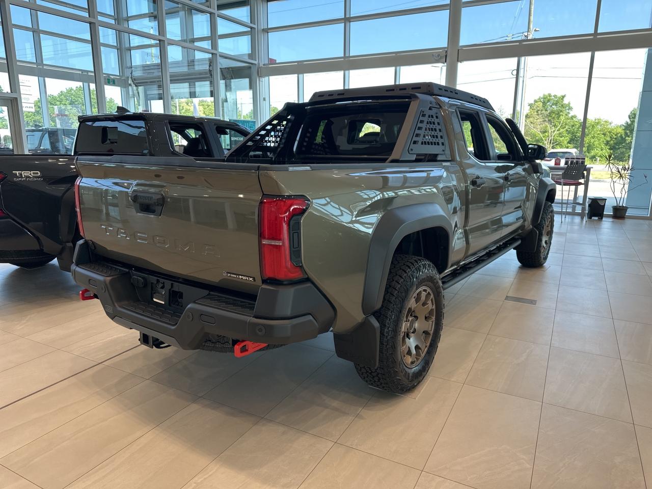 2025 Toyota Tacoma HYBRID Trailhunter i-Force Max Hybrid Photo4