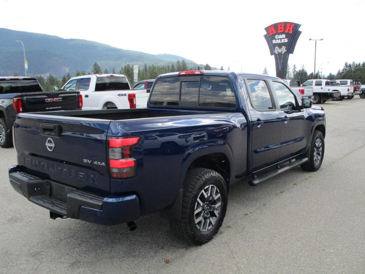 2022 Nissan Frontier SV CREW CAB 4WD Photo4