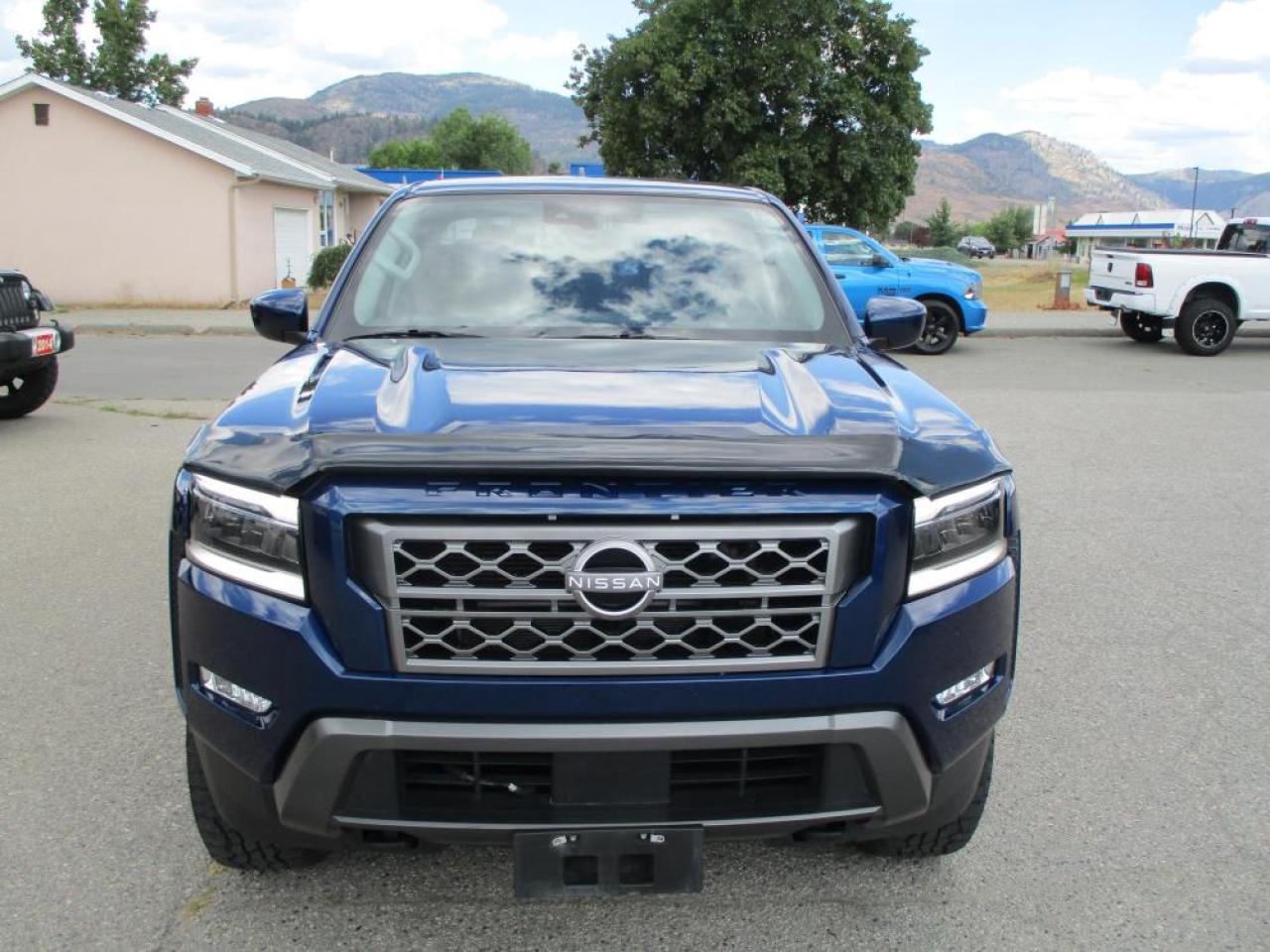 2022 Nissan Frontier SV CREW CAB 4WD Photo1