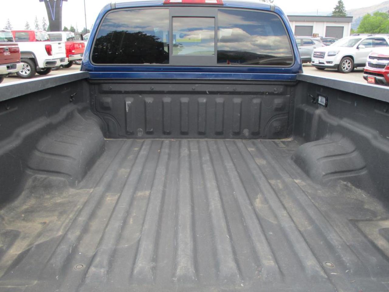 2022 Nissan Frontier SV CREW CAB 4WD Photo8