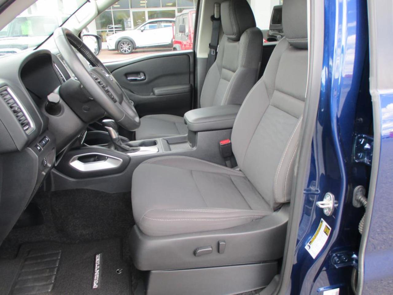 2022 Nissan Frontier SV CREW CAB 4WD Photo11