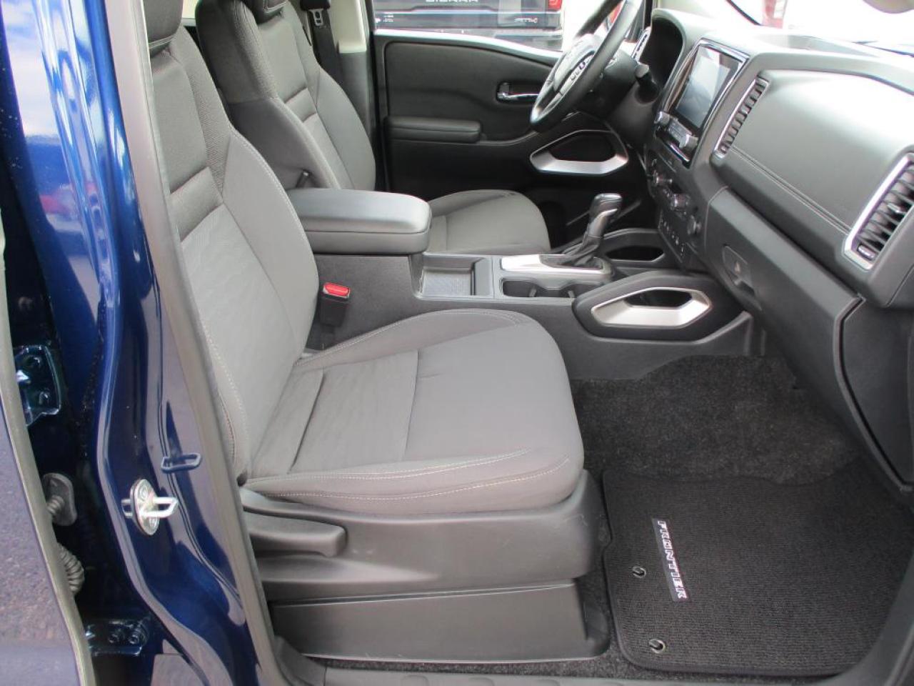 2022 Nissan Frontier SV CREW CAB 4WD Photo12