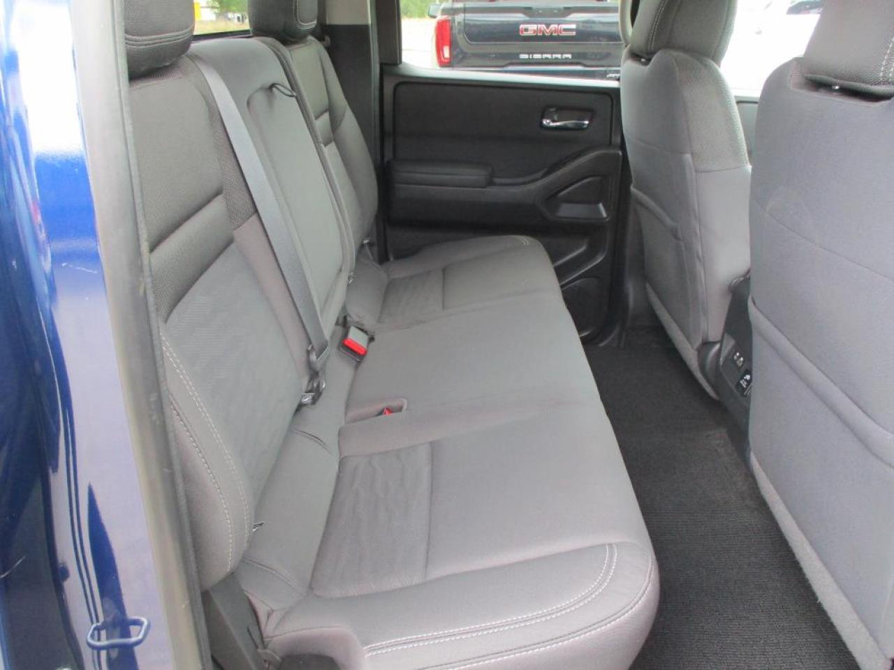 2022 Nissan Frontier SV CREW CAB 4WD Photo13