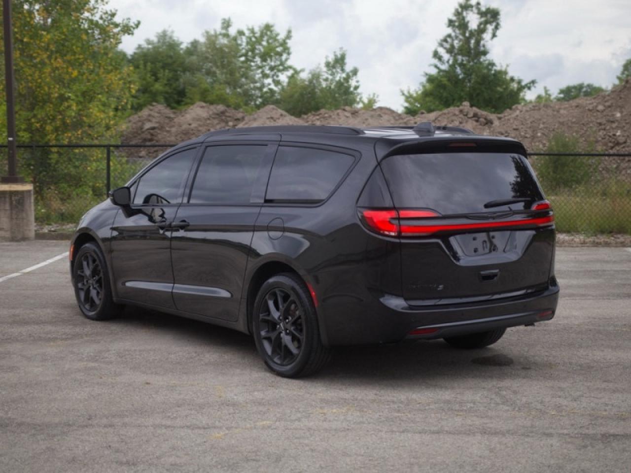 2022 Chrysler Pacifica Touring L  **S APPEARANCE PACKAGE** Photo