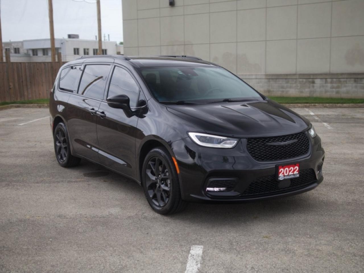 2022 Chrysler Pacifica Touring L  **S APPEARANCE PACKAGE** Photo