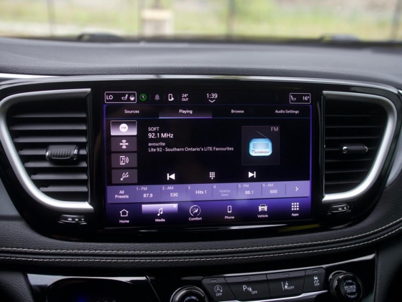 2022 Chrysler Pacifica Touring L  **S APPEARANCE PACKAGE** Photo