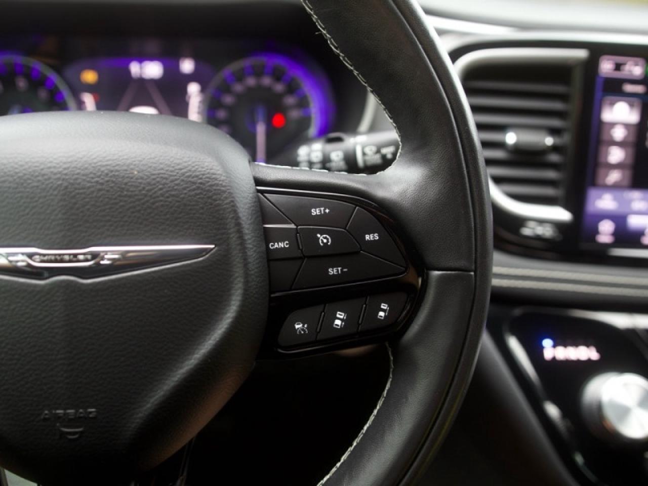 2022 Chrysler Pacifica Touring L  **S APPEARANCE PACKAGE** Photo