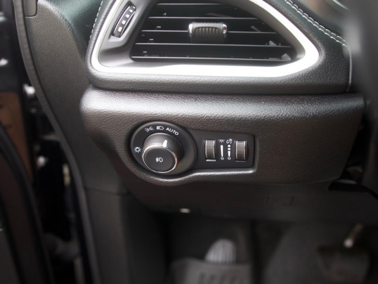 2022 Chrysler Pacifica Touring L  **S APPEARANCE PACKAGE** Photo