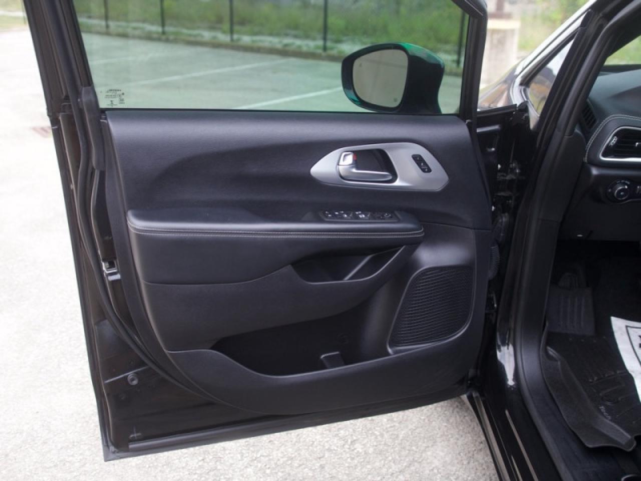 2022 Chrysler Pacifica Touring L  **S APPEARANCE PACKAGE** Photo