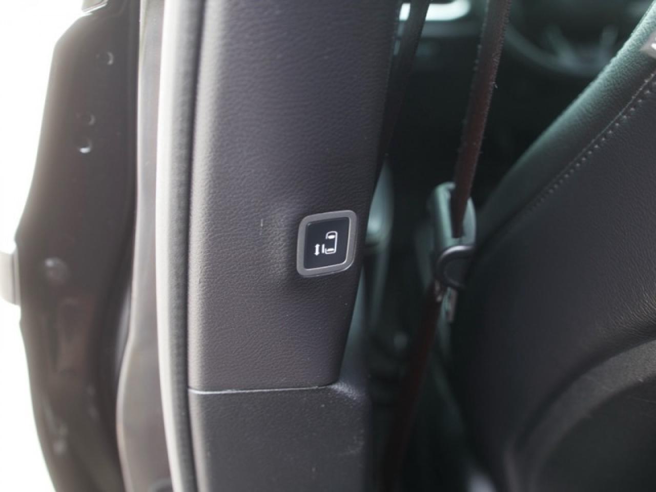 2022 Chrysler Pacifica Touring L  **S APPEARANCE PACKAGE** Photo