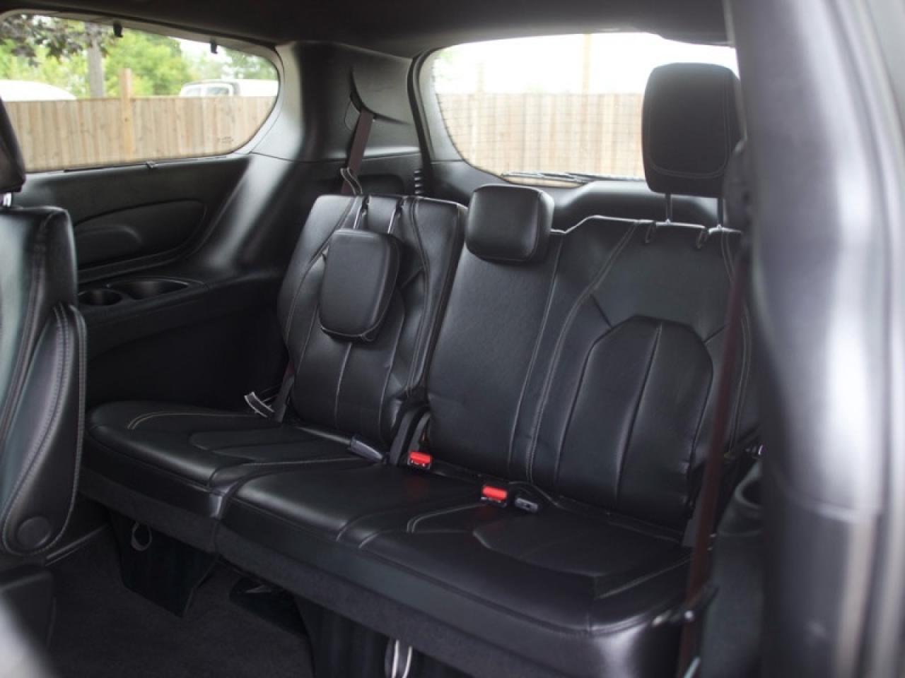 2022 Chrysler Pacifica Touring L  **S APPEARANCE PACKAGE** Photo