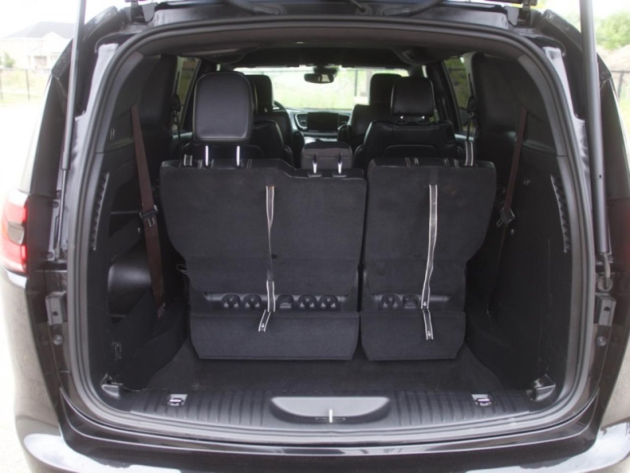 2022 Chrysler Pacifica Touring L  **S APPEARANCE PACKAGE** Photo