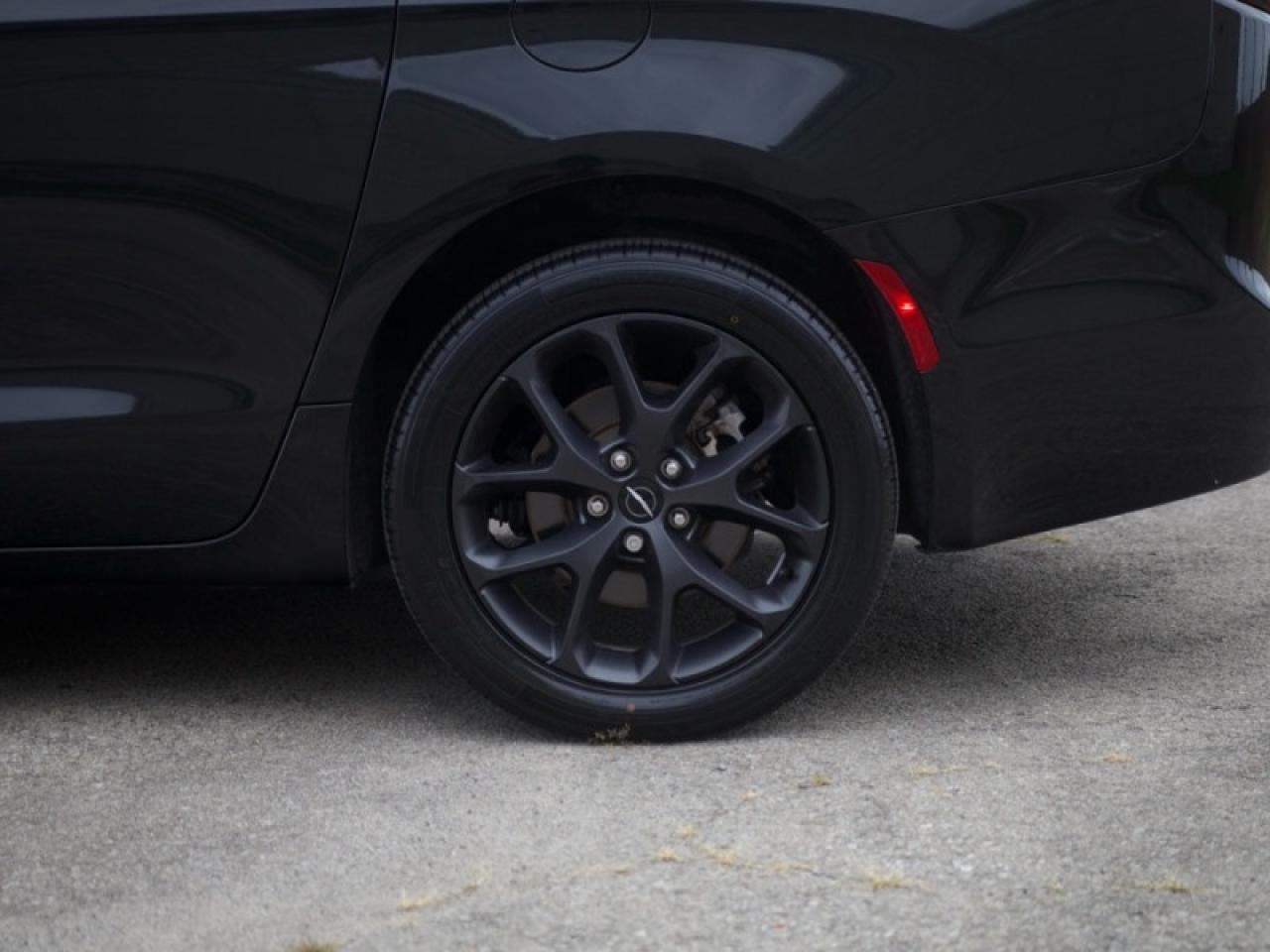 2022 Chrysler Pacifica Touring L  **S APPEARANCE PACKAGE** Photo
