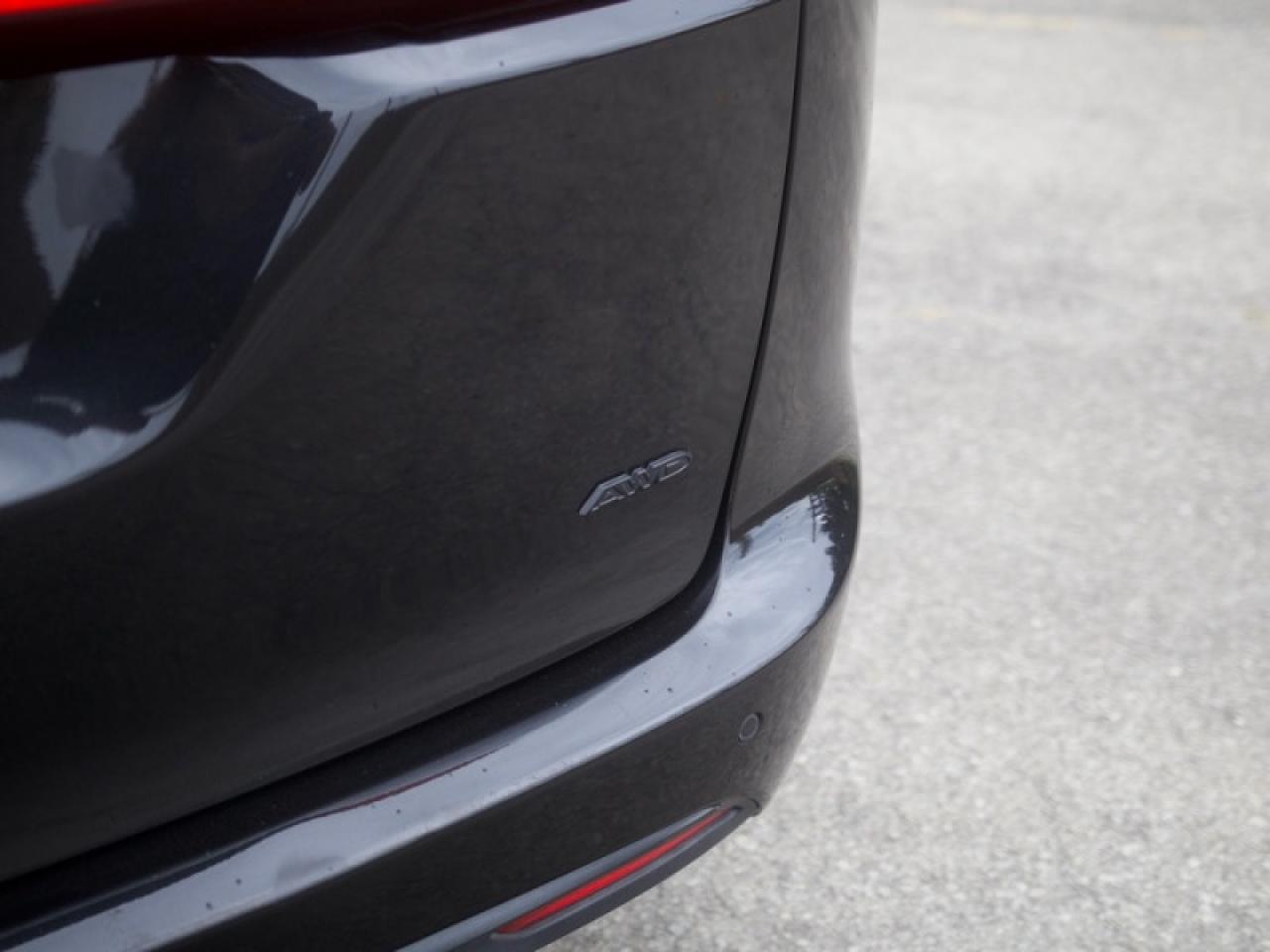 2022 Chrysler Pacifica Touring L  **S APPEARANCE PACKAGE** Photo