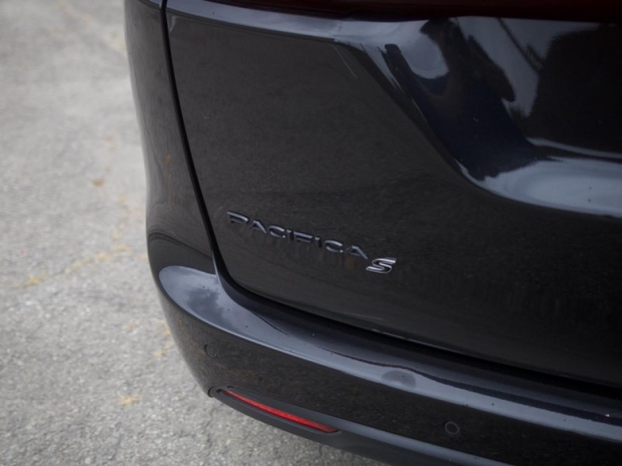 2022 Chrysler Pacifica Touring L  **S APPEARANCE PACKAGE** Photo