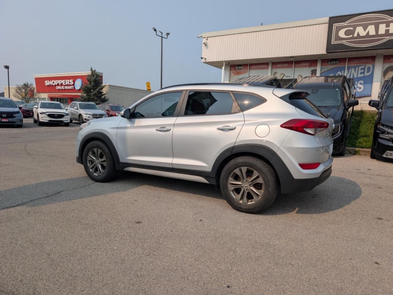 2017 Hyundai Tucson SE  **PANO ROOF - LEATHER** Photo2