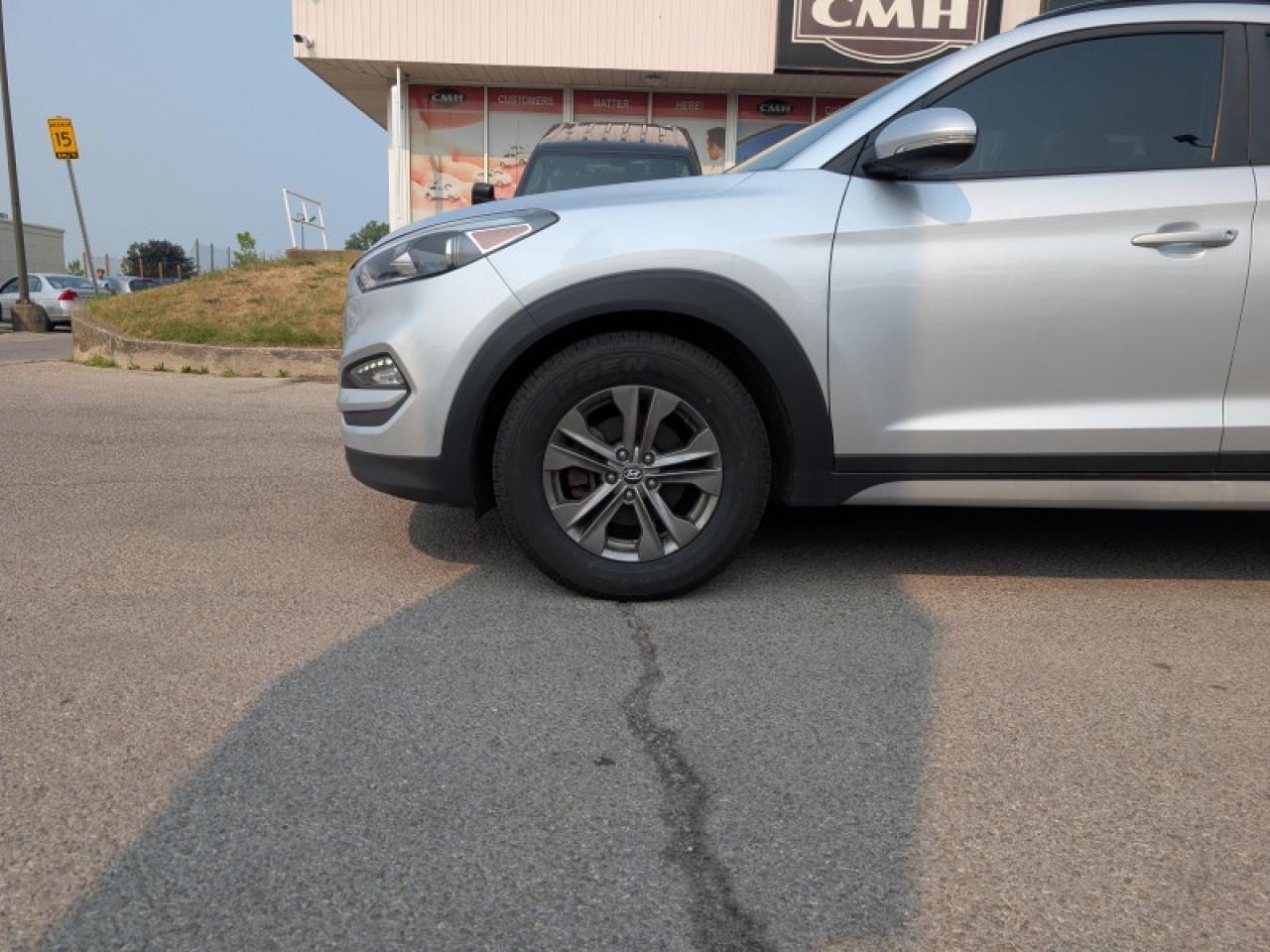 2017 Hyundai Tucson SE  **PANO ROOF - LEATHER** Photo