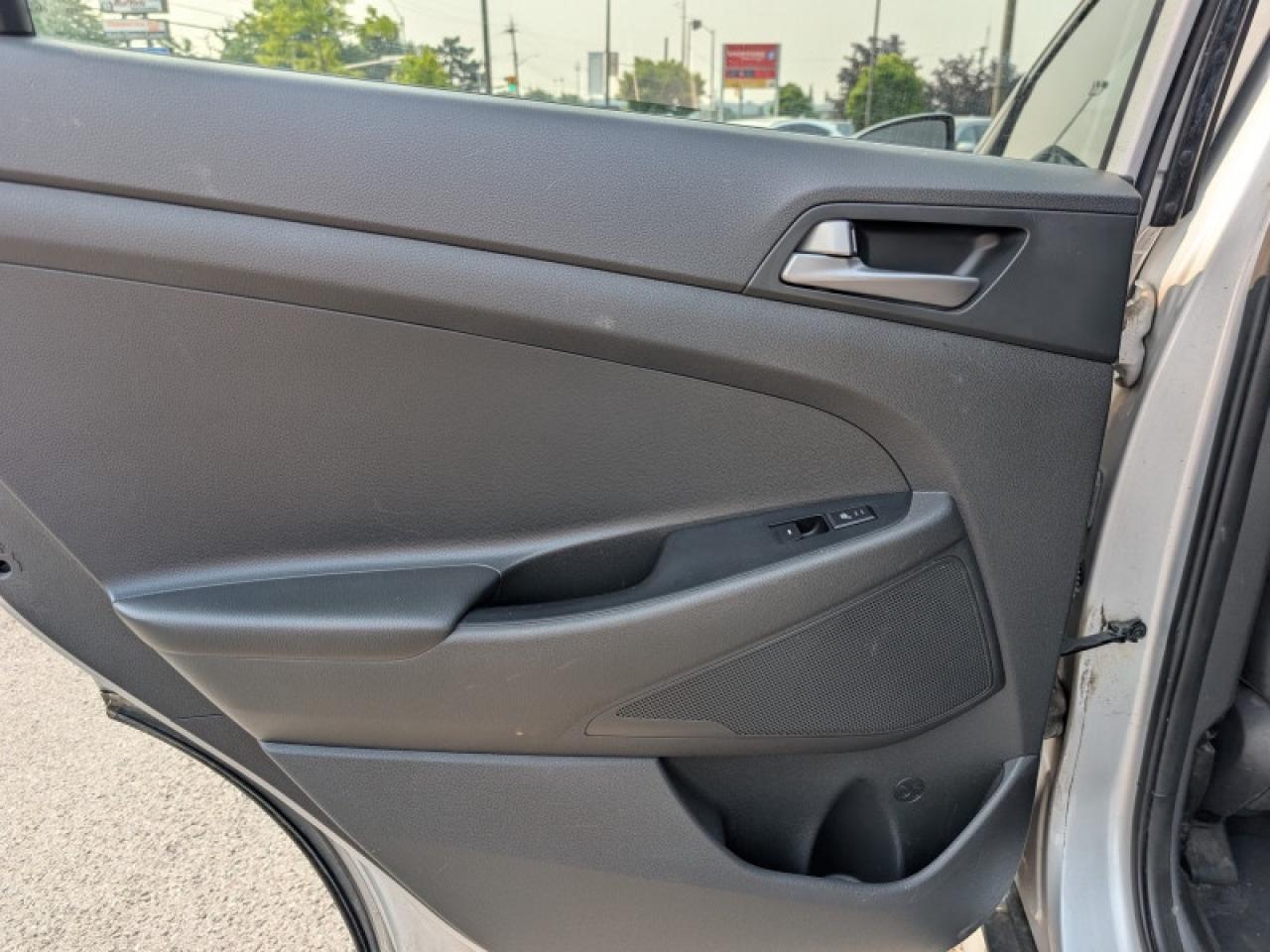 2017 Hyundai Tucson SE  **PANO ROOF - LEATHER** Photo