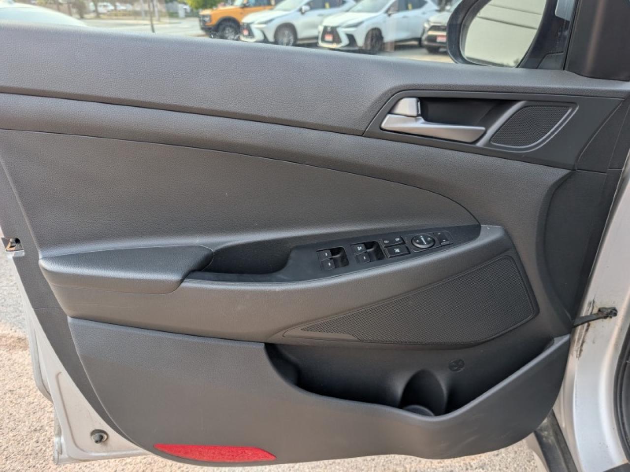 2017 Hyundai Tucson SE  **PANO ROOF - LEATHER** Photo