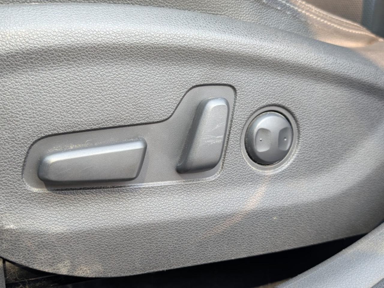 2017 Hyundai Tucson SE  **PANO ROOF - LEATHER** Photo