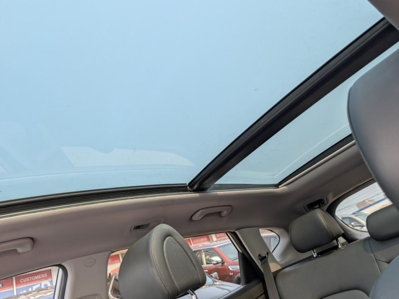 2017 Hyundai Tucson SE  **PANO ROOF - LEATHER** Photo