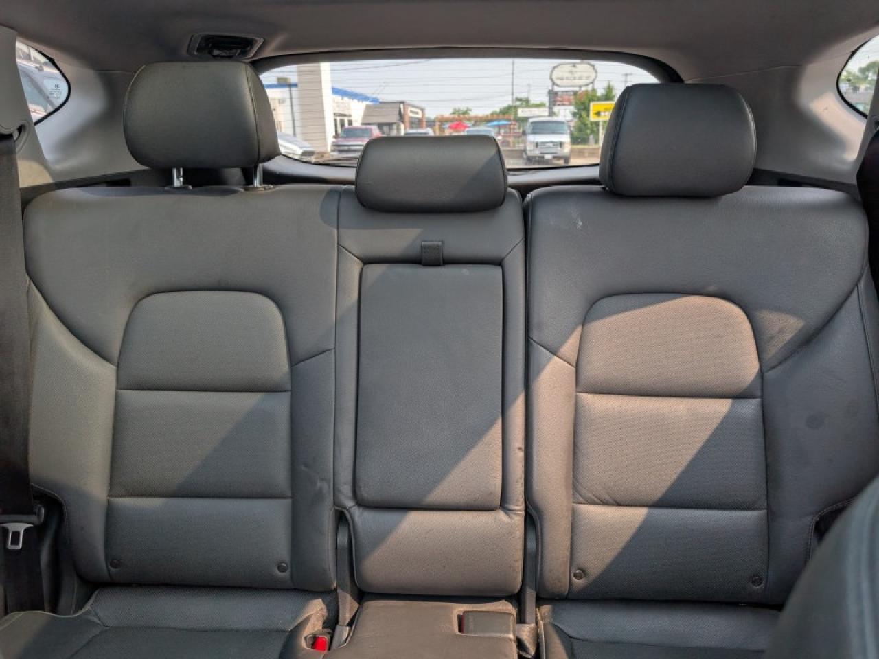 2017 Hyundai Tucson SE  **PANO ROOF - LEATHER** Photo