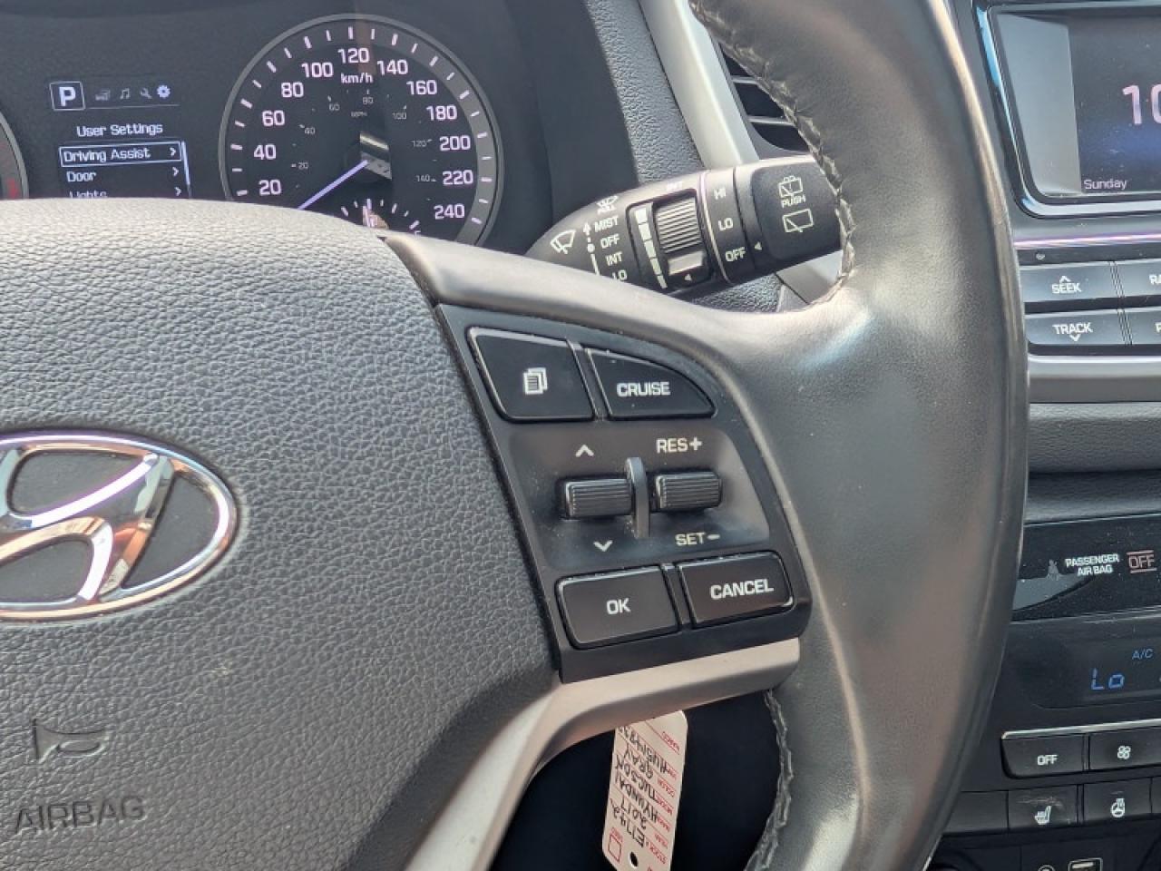 2017 Hyundai Tucson SE  **PANO ROOF - LEATHER** Photo