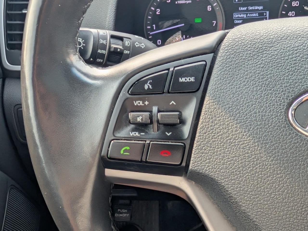 2017 Hyundai Tucson SE  **PANO ROOF - LEATHER** Photo