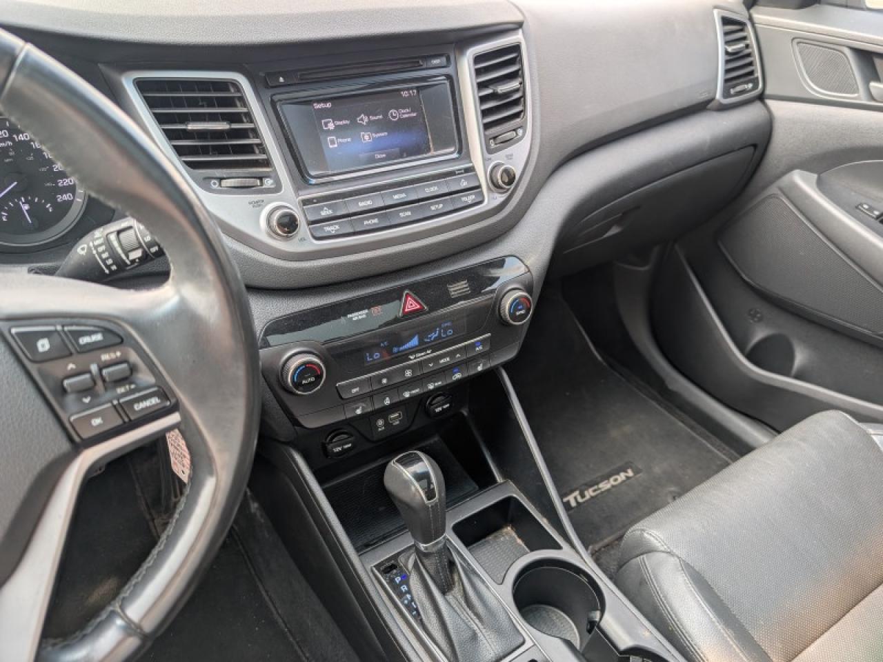 2017 Hyundai Tucson SE  **PANO ROOF - LEATHER** Photo