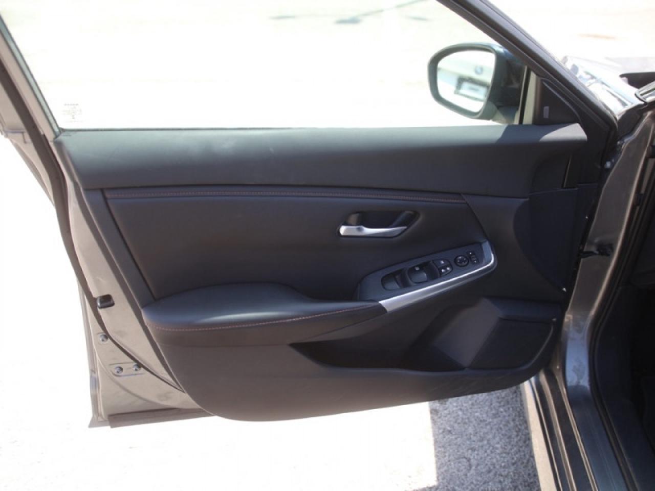 2023 Nissan Sentra 2.0 SR  **SUNROOF - ONE OWNER** Photo