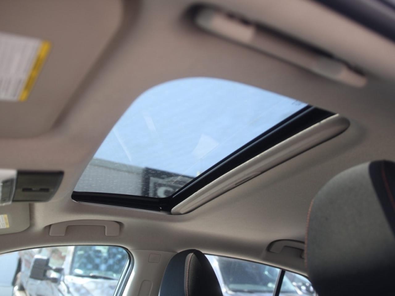 2023 Nissan Sentra 2.0 SR  **SUNROOF - ONE OWNER** Photo