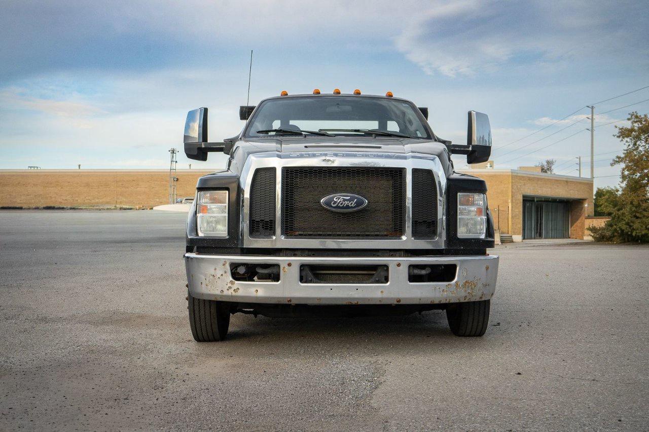 2016 Ford Super Duty F-650 Straight Frame Gas Photo5