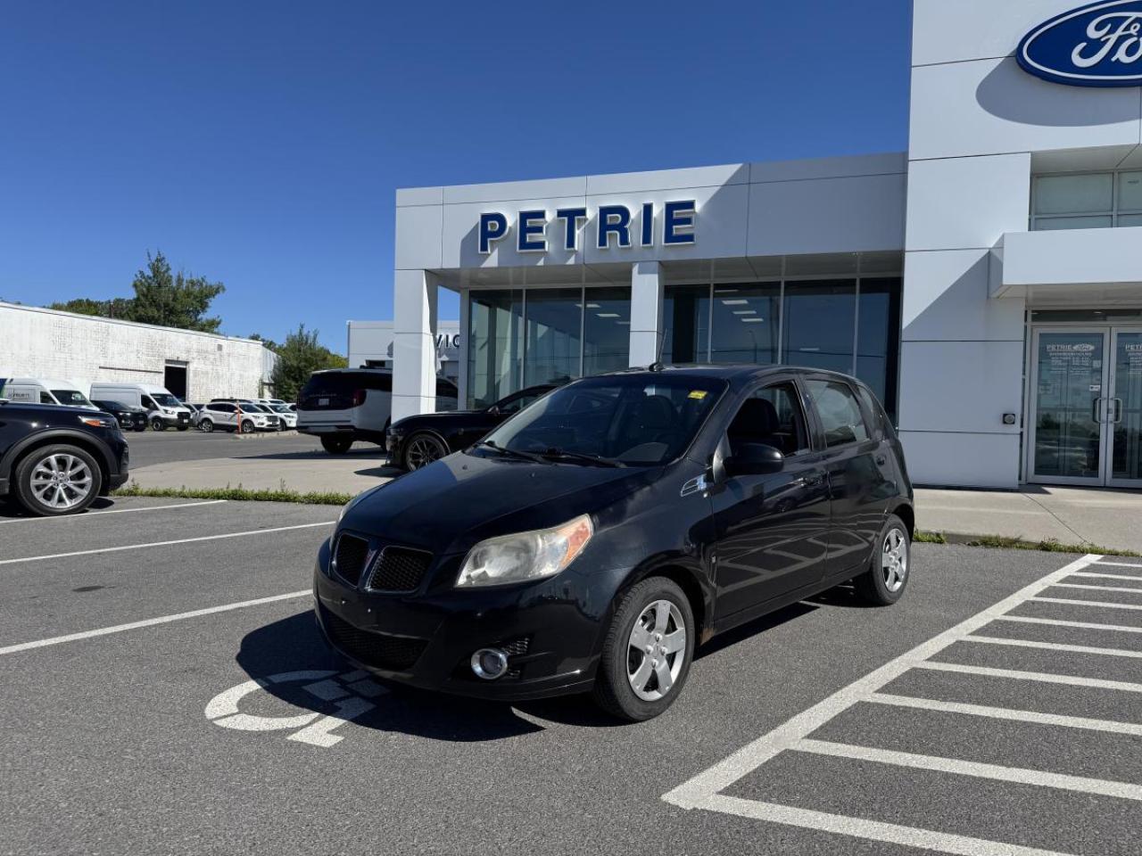 Used 2009 Pontiac Wave SE for sale in Kingston, ON