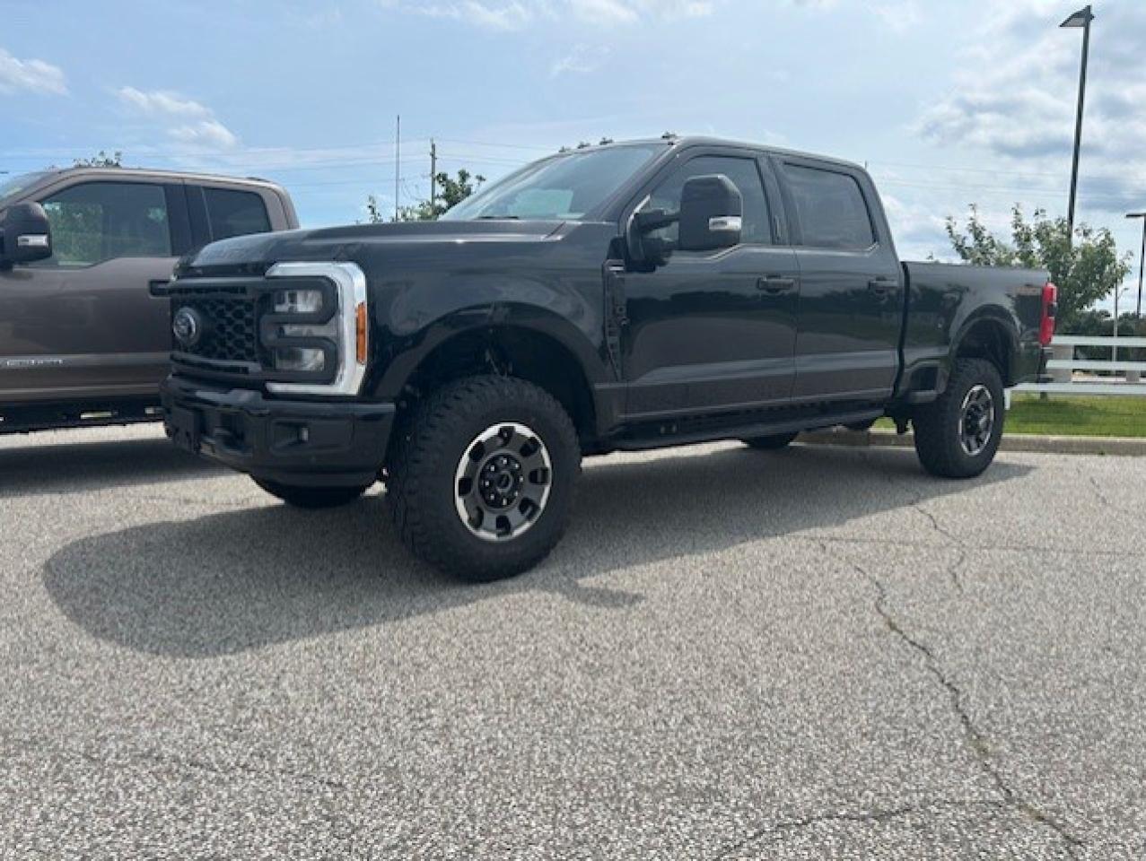 Used 2023 Ford F-250 Super Duty SRW LARIAT 4WD CREW CAB 6.75' BOX for sale in Watford, ON