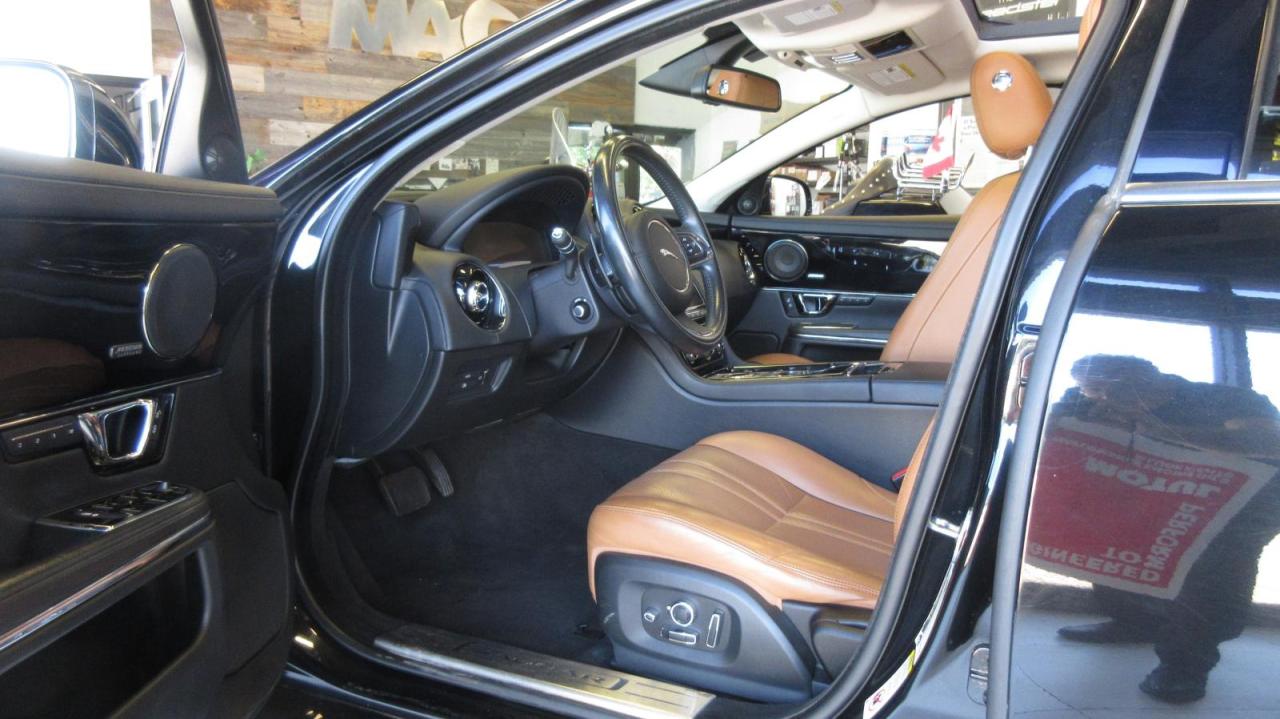 2017 Jaguar XJ 4dr Sdn R-Sport AWD Photo3