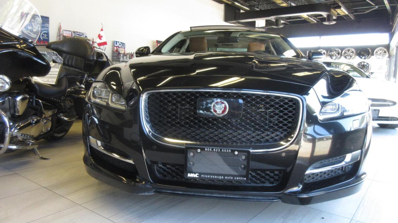 2017 Jaguar XJ 4dr Sdn R-Sport AWD - Photo #3